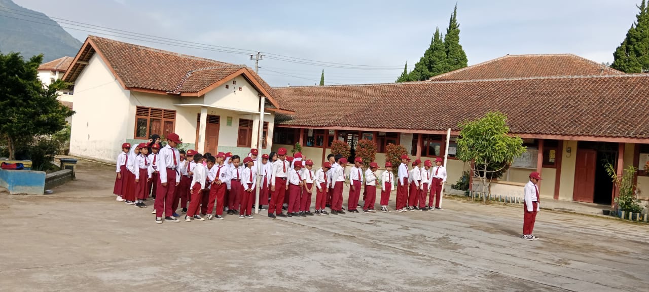 Upacara Hari Pendidikan Nasional